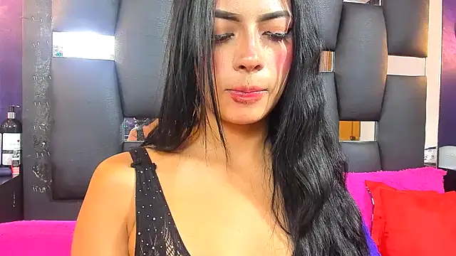 Snapshot of EMYCLARK01 chatting on November 23, 2025, 2:21 am EMYCLARK01 online show from November 23, 2025, 2:21 am