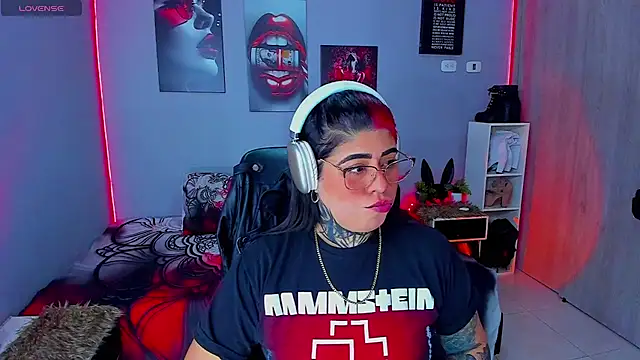 Veronika metal online show from September 9, 2025, 6:06 pm