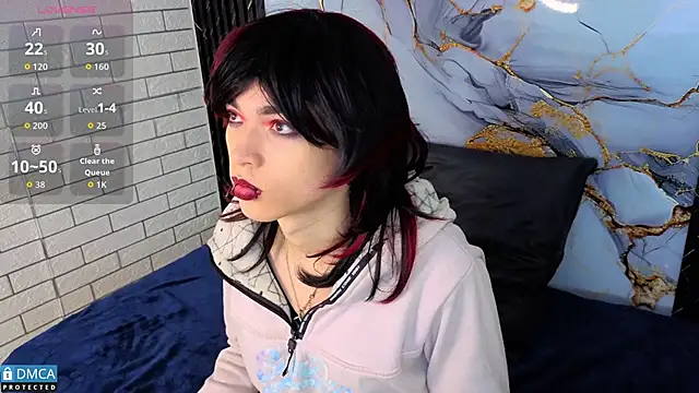 Snapshot of MaeveKuro chatting on December 5, 2025, 3:16 am MaeveKuro online show from December 5, 2025, 3:16 am