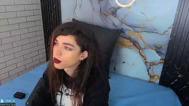 Snapshot of MaeveKuro chatting on December 20, 2025, 3:20 am MaeveKuro online show from December 20, 2025, 3:20 am