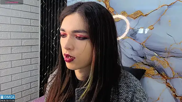 Snapshot of MaeveKuro chatting on January 14, 2026, 3:21 am MaeveKuro online show from January 14, 2026, 3:21 am