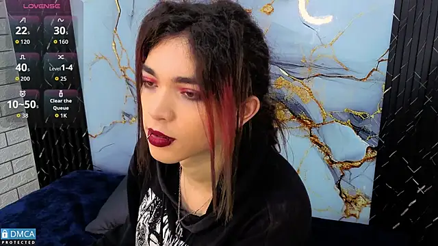 Snapshot of MaeveKuro chatting on December 2, 2025, 3:07 am MaeveKuro online show from December 2, 2025, 3:07 am