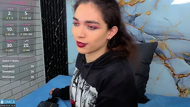 Snapshot of MaeveKuro chatting on December 23, 2025, 3:28 am MaeveKuro online show from December 23, 2025, 3:28 am