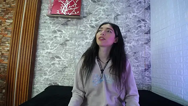 Snapshot of MaeveKuro chatting on September 9, 2025, 3:05 am MaeveKuro online show from September 9, 2025, 3:05 am