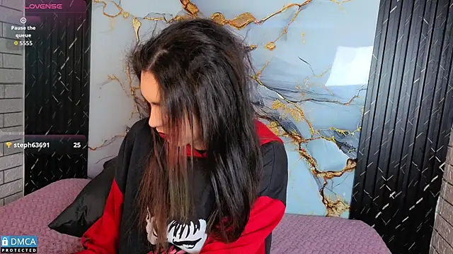 Snapshot of MaeveKuro chatting on January 12, 2026, 3:35 am MaeveKuro online show from January 12, 2026, 3:35 am