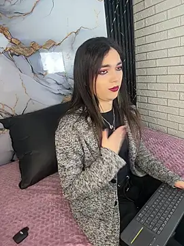 Snapshot of MaeveKuro chatting on January 13, 2026, 3:10 am MaeveKuro online show from January 13, 2026, 3:10 am