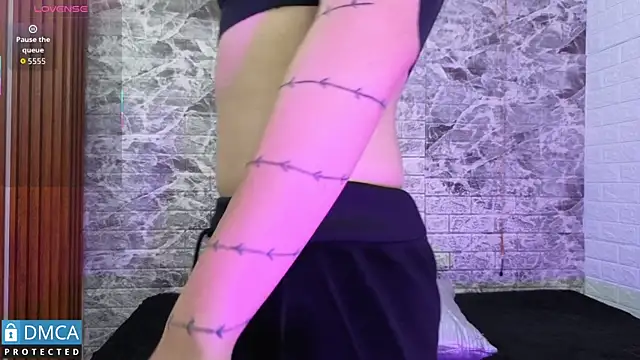 Snapshot of MaeveKuro chatting on October 3, 2025, 3:20 am MaeveKuro online show from October 3, 2025, 3:20 am