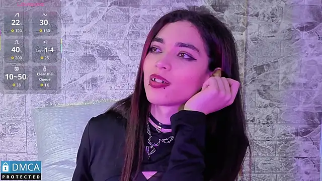 Snapshot of MaeveKuro chatting on October 6, 2025, 3:08 am MaeveKuro online show from October 6, 2025, 3:08 am