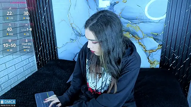 Snapshot of MaeveKuro chatting on February 10, 2026, 3:05 am MaeveKuro online show from February 10, 2026, 3:05 am