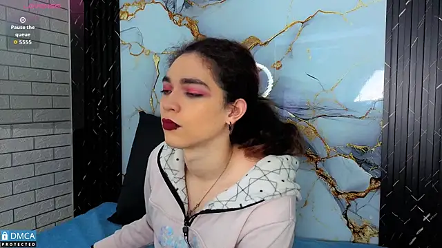 Snapshot of MaeveKuro chatting on December 22, 2025, 3:06 am MaeveKuro online show from December 22, 2025, 3:06 am