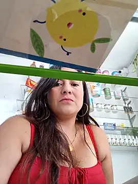 roxanasexy2025 online show from January 5, 2026, 8:34 pm