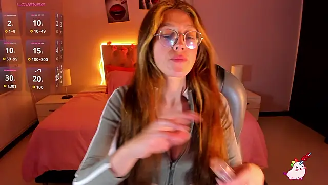 Emily Warren  online show from February 10, 2026, 7:46 pm