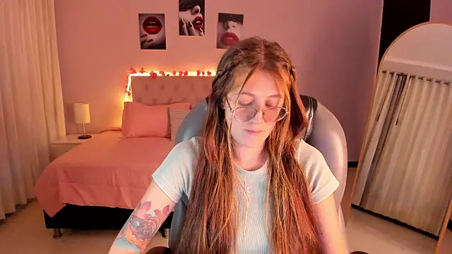 Snapshot of Emily_Warren_ chatting on May 28, 2026, 8:26 pm Emily Warren online show from May 28, 2026, 8:26 pm