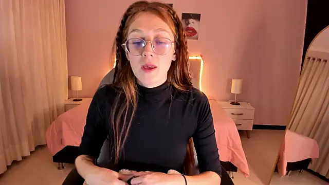 Snapshot of Emily_Warren_ chatting on May 27, 2026, 7:43 pm Emily Warren online show from May 27, 2026, 7:43 pm