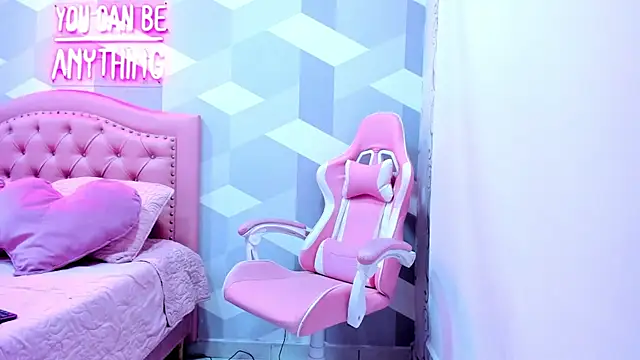 Snapshot of Gianna_Watson chatting on March 17, 2025, 1:29 pm Gianna Watson online show from March 17, 2025, 1:29 pm