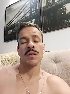 Snapshot of juniortche1313 chatting on October 31, 2025, 7:10 pm juniortche1313 online show from October 31, 2025, 7:10 pm