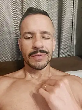 Snapshot of juniortche1313 chatting on October 6, 2025, 2:02 am juniortche1313 online show from October 6, 2025, 2:02 am