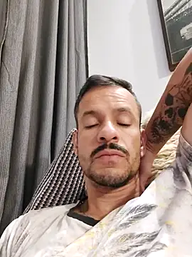 Snapshot of juniortche1313 chatting on October 17, 2025, 1:42 am juniortche1313 online show from October 17, 2025, 1:42 am