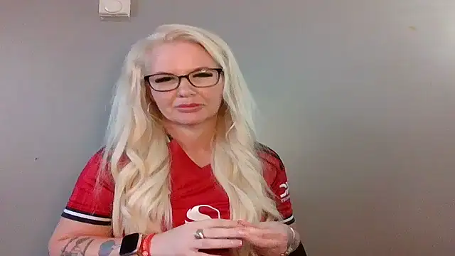 Snapshot of Blonde-Grace chatting on November 30, 2025, 3:02 pm Blonde-Grace online show from November 30, 2025, 3:02 pm