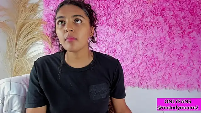 Snapshot of Melodymoore_ chatting on November 17, 2025, 10:47 pm Melodymoore online show from November 17, 2025, 10:47 pm