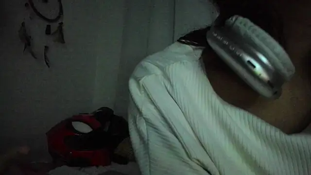 Snapshot of Melodymoore_ chatting on June 27, 2026, 5:46 am Melodymoore online show from June 27, 2026, 5:46 am