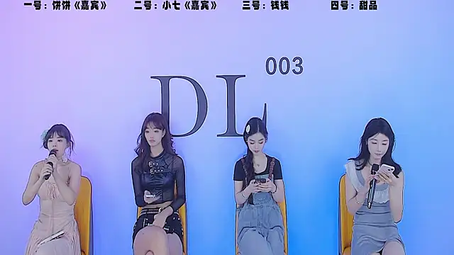 Snapshot of ZZ00333 chatting on March 1, 2025, 6:35 am ZZ00333 online show from March 1, 2025, 6:35 am