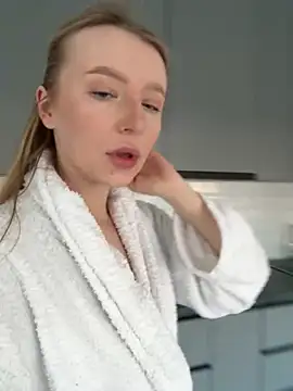 EvaBrooklyn online show from February 28, 2025, 5:04 am