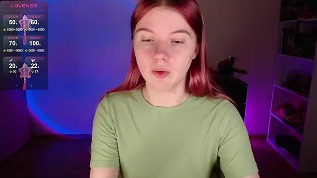 Snapshot of Strawberry_juli chatting on November 16, 2025, 5:01 am Strawberry juli online show from November 16, 2025, 5:01 am