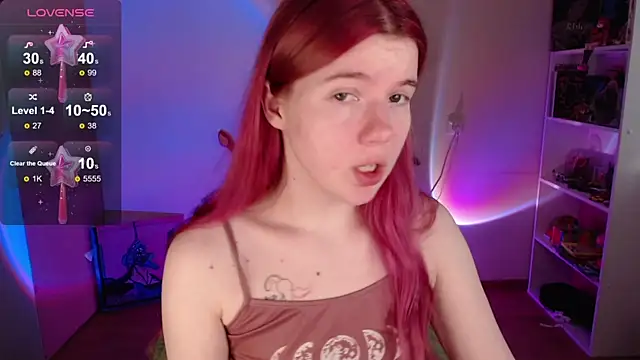 Snapshot of Strawberry_juli chatting on October 24, 2025, 8:35 am Strawberry juli online show from October 24, 2025, 8:35 am