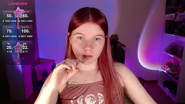 Snapshot of Strawberry_juli chatting on October 10, 2025, 6:20 pm Strawberry juli online show from October 10, 2025, 6:20 pm