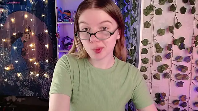 Snapshot of Strawberry_juli chatting on March 19, 2025, 2:27 am Strawberry juli online show from March 19, 2025, 2:27 am