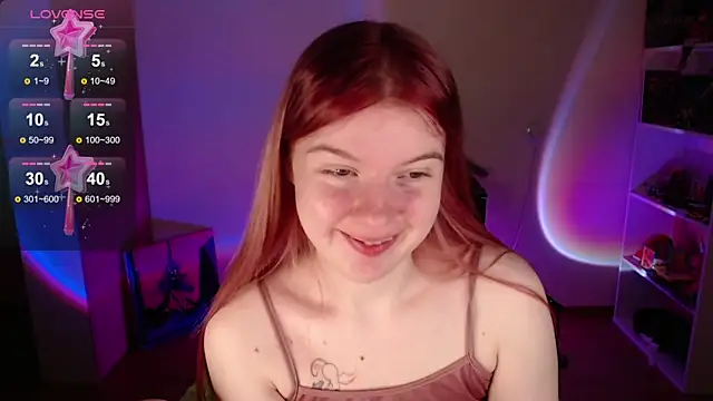 Snapshot of Strawberry_juli chatting on October 9, 2025, 7:53 am Strawberry juli online show from October 9, 2025, 7:53 am