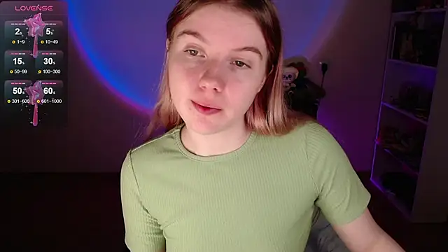 Snapshot of Strawberry_juli chatting on February 17, 2026, 4:43 am Strawberry juli online show from February 17, 2026, 4:43 am