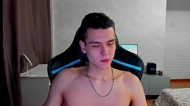 Snapshot of TravisRevas chatting on March 4, 2025, 5:34 pm TravisRevas online show from March 4, 2025, 5:34 pm