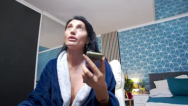 Snapshot of zoeylarkens chatting on November 25, 2025, 7:47 pm zoeylarkens online show from November 25, 2025, 7:47 pm