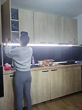 Snapshot of zoeylarkens chatting on March 13, 2025, 12:24 pm zoeylarkens online show from March 13, 2025, 12:24 pm