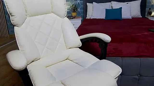 Snapshot of zoeylarkens chatting on September 12, 2025, 5:45 pm zoeylarkens online show from September 12, 2025, 5:45 pm