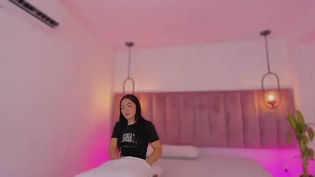 Snapshot of Haily_b chatting on February 17, 2026, 7:44 pm Haily b online show from February 17, 2026, 7:44 pm