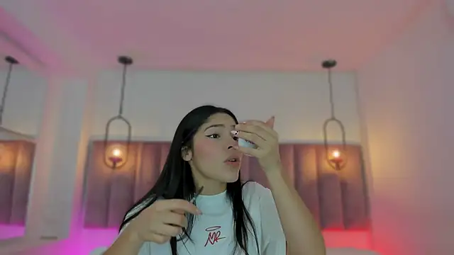 Snapshot of Haily_b chatting on December 14, 2025, 8:14 pm Haily b online show from December 14, 2025, 8:14 pm