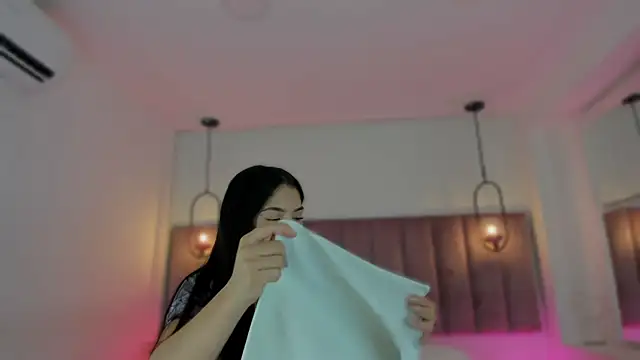 Snapshot of Haily_b chatting on January 13, 2026, 8:13 pm Haily b online show from January 13, 2026, 8:13 pm