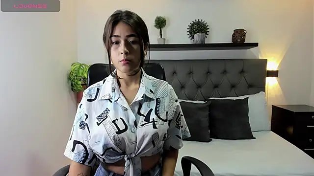 dulce victoriaa  online show from March 14, 2025, 7:12 pm