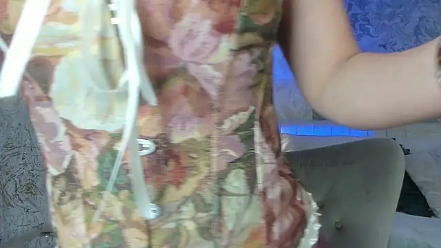 Liannaa  online show from October 23, 2025, 7:45 pm