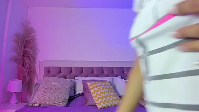 Arianaa collins online show from September 26, 2025, 11:50 am