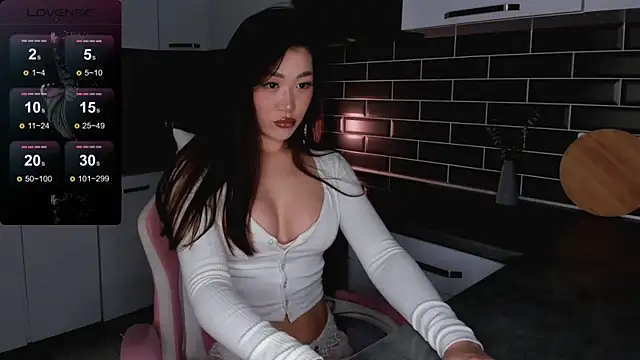 ShaiyaMinn3 online show from November 30, 2025, 5:03 pm