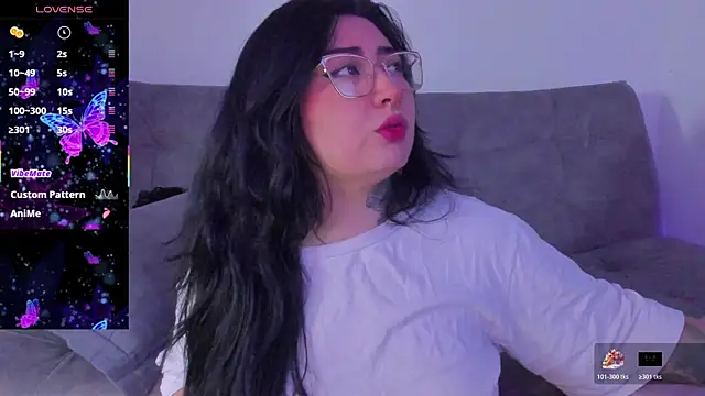 Snapshot of Curvybaddie99 chatting on April 9, 2026, 5:52 pm Curvybaddie99 online show from April 9, 2026, 5:52 pm