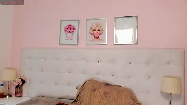 RitaGibsonn online show from April 17, 2026, 7:38 pm