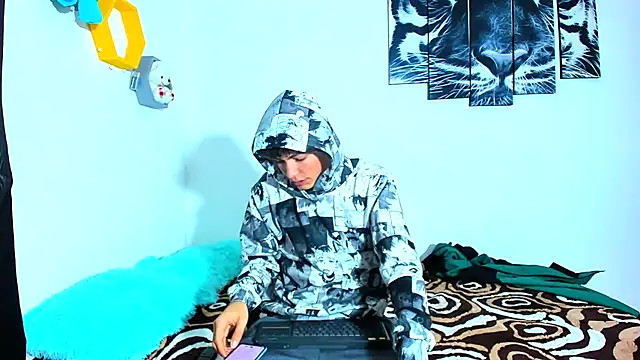 Snapshot of Maxxi_hot23 chatting on March 13, 2025, 7:50 pm Maxxi hot23 online show from March 13, 2025, 7:50 pm