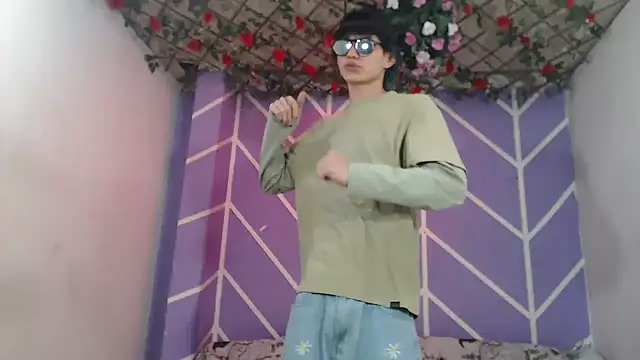 Snapshot of Maxxi_hot23 chatting on October 13, 2025, 1:07 am Maxxi hot23 online show from October 13, 2025, 1:07 am