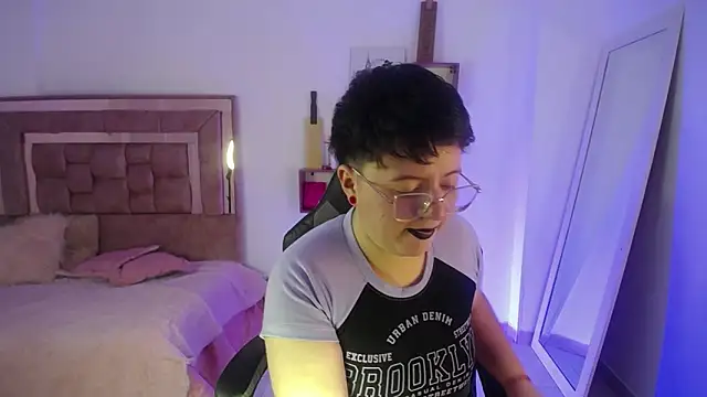 Snapshot of safyka chatting on February 10, 2026, 3:05 am safyka online show from February 10, 2026, 3:05 am