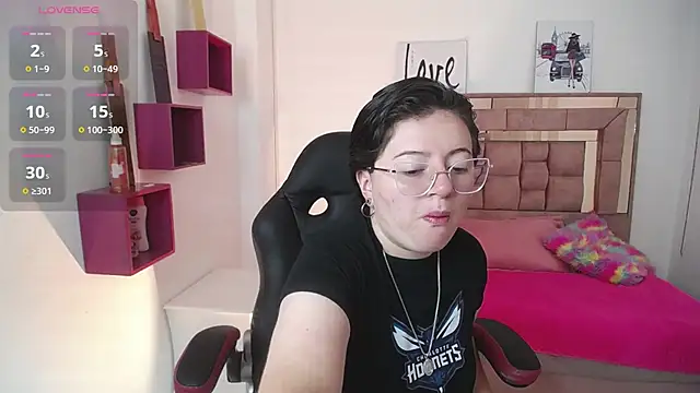 Snapshot of safyka chatting on November 6, 2025, 2:59 am safyka online show from November 6, 2025, 2:59 am